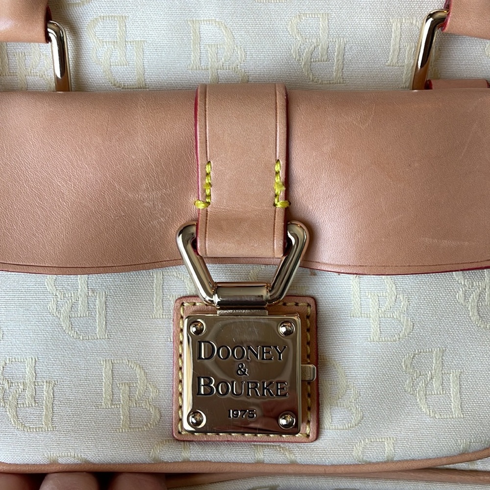 Dooney & Bourke spring handle bag - Picture 6 of 6
